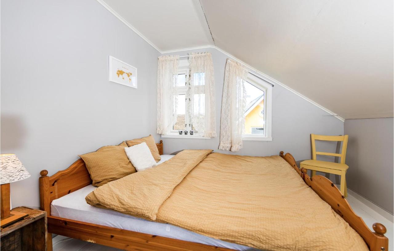 3 Bedroom Nice Home In Kvamsoy Sandvik エクステリア 写真